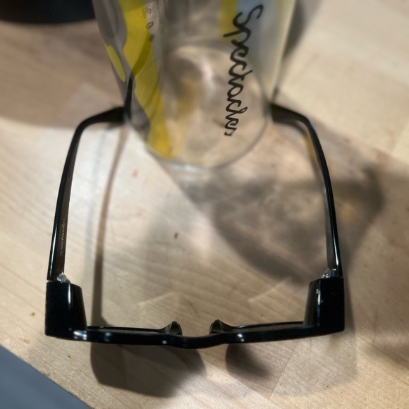 Spectacles Snapchat v1 black camera sunglasses with charging cable, case, wipe - Picture 5 of 6